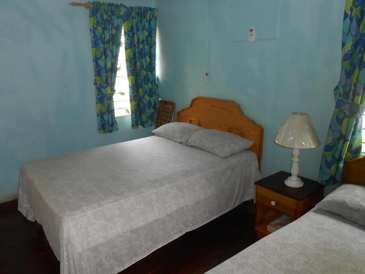Tropical Vibe Hostel Kingston - Near Half-Way-Tree Camperdown 0*,  Jamaica